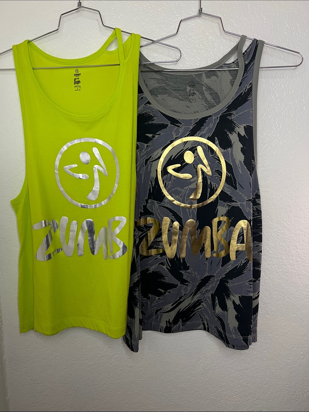 Zumba Fitness Women's "Love Me or Loose Me" Tank Top bundle 2piece large